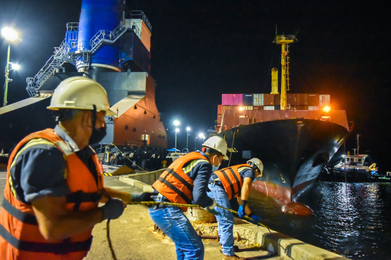 Puerto de Acajutla atiende atraque de nuevo buque con un importante cargamento de alimentos puerto-de-acajutla-atiende-atraque-de-nuevo-buque-con-un-importante-cargamento-de-alimentos